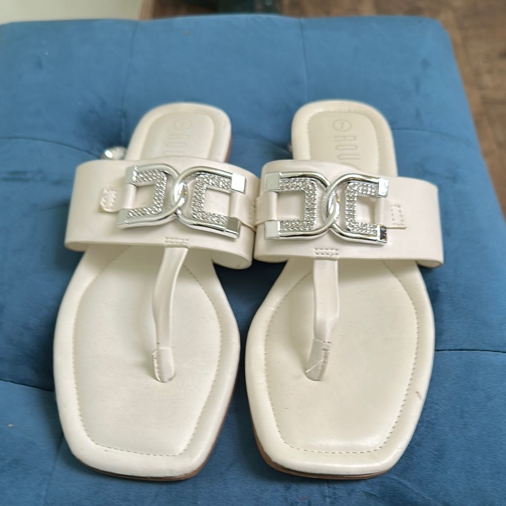 Elegant Women's Sandals in white with Silver Accents